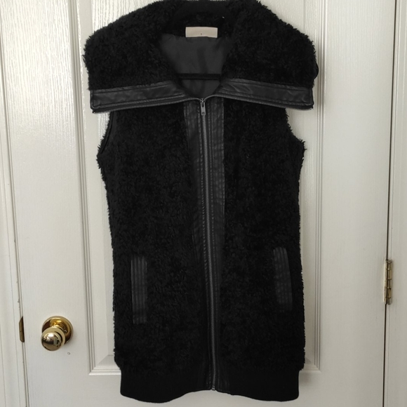 Vest - Picture 5 of 7